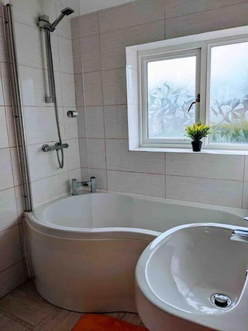 Hidden Gem !Stunning 3 Bedroom Home In Sheffield Handsworth 외부 사진